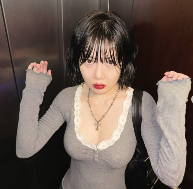 泫雅表演到一半突然暈倒。